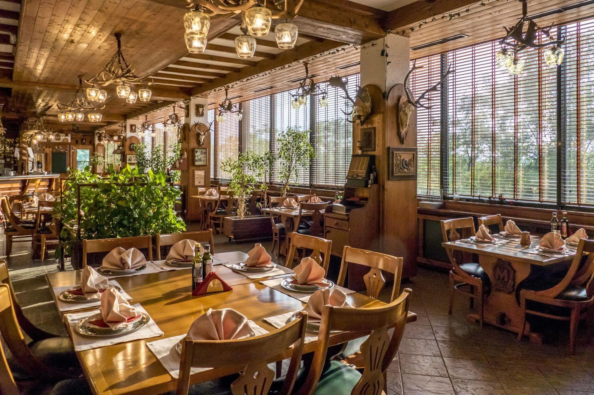 The Hunter'S Lodge Kamnik Skopje Ngoại thất bức ảnh